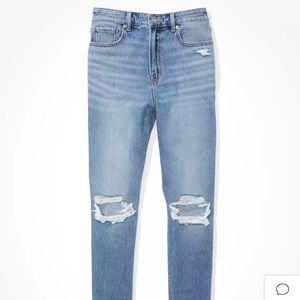American Eagle Ripped Mom Jeans Size 8